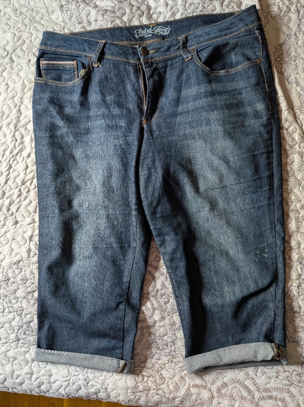 Dark-washed Denim Capris